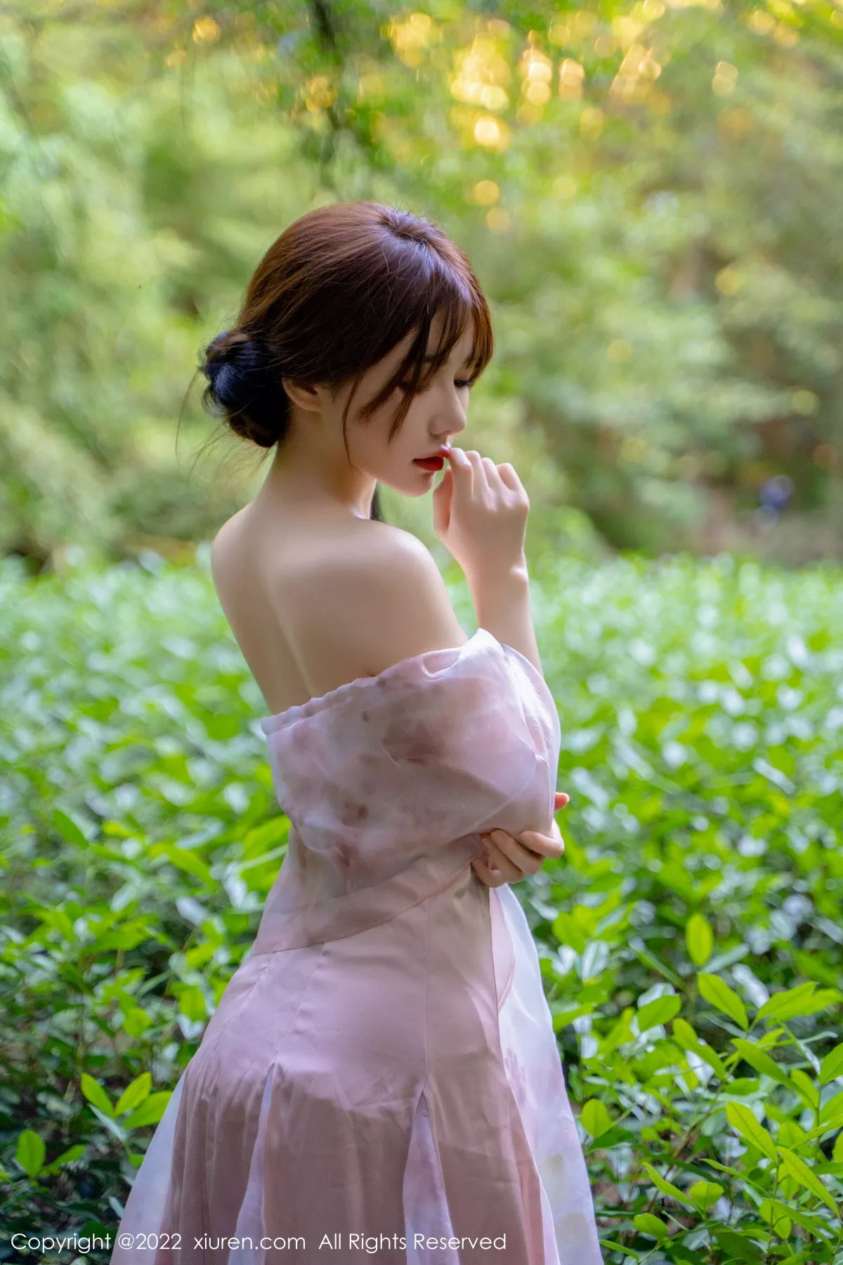 [XiuRen秀人网]第5690期婠婠么写真 photo 1-5