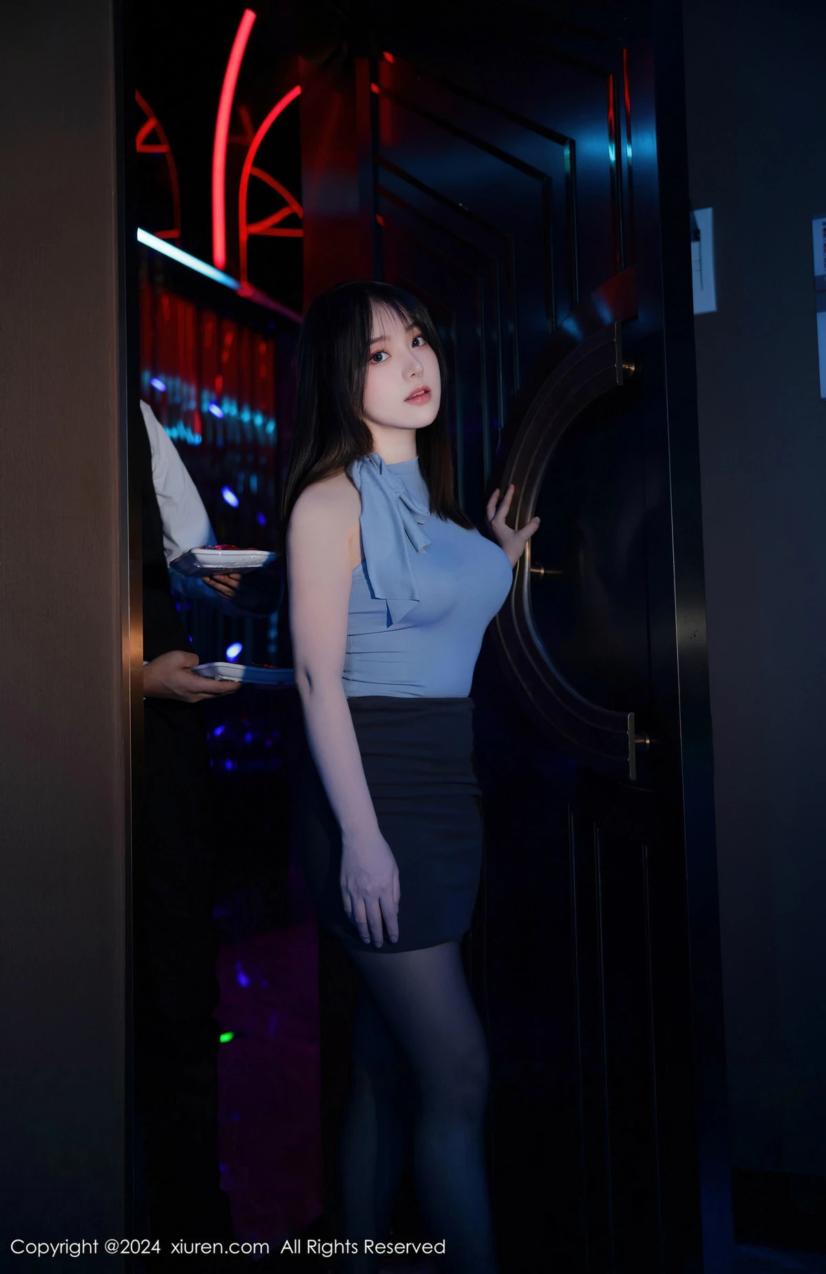 [XiuRen秀人网]第8402期豆瓣酱写真 photo 1-17