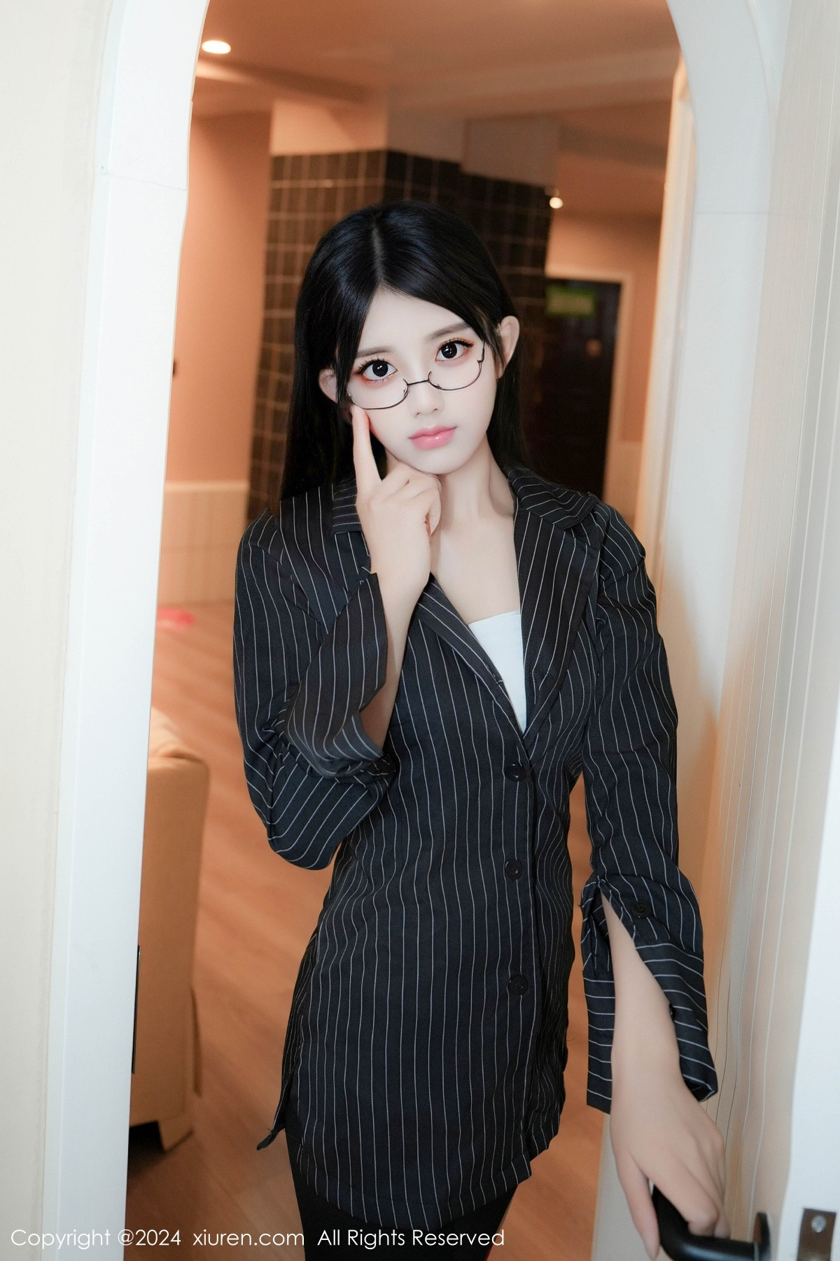 [XiuRen秀人网]第8802期美少女写真 photo 1-16