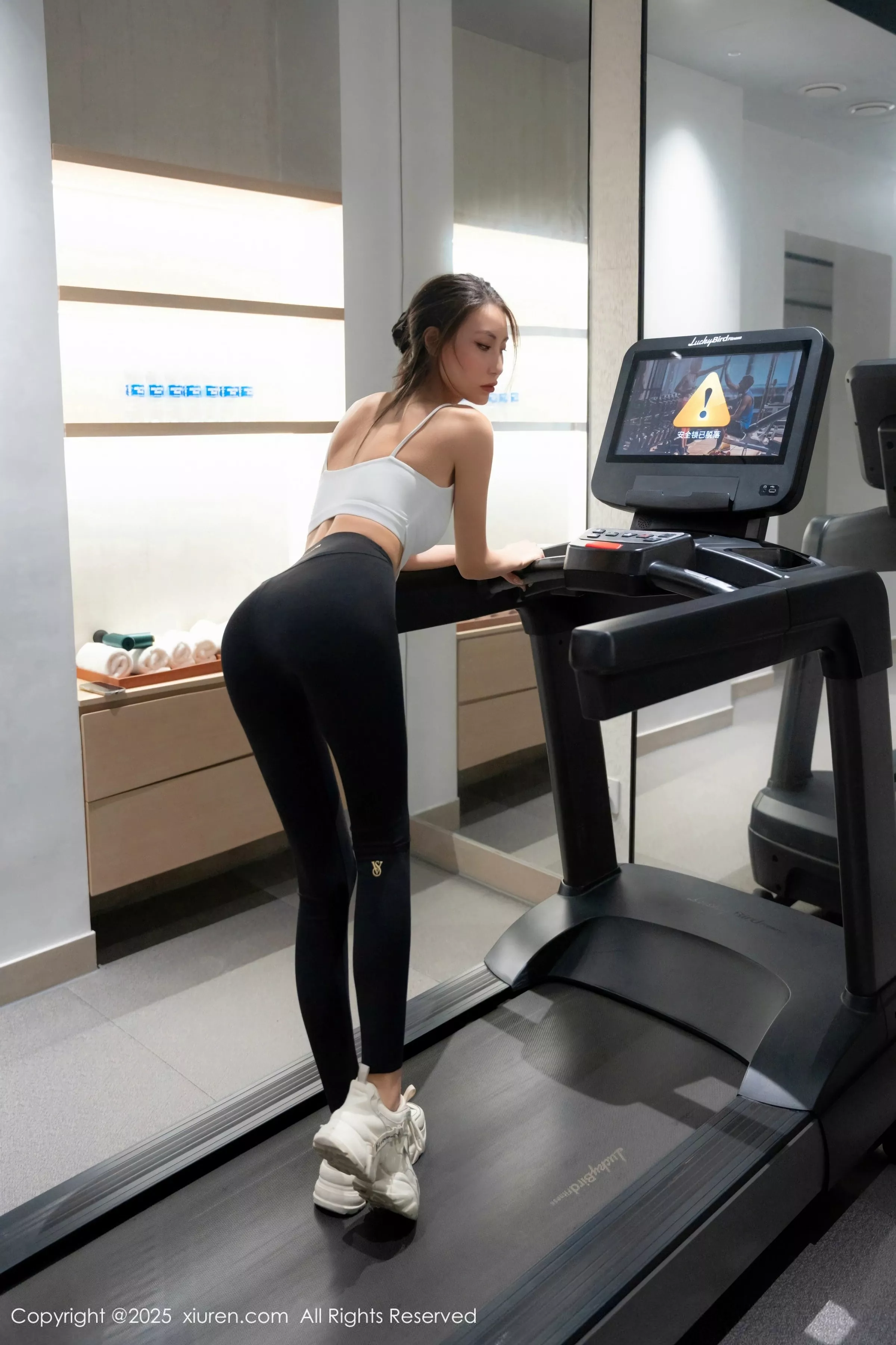[XiuRen秀人网]第10239期Lingyu69写真 photo 1-15