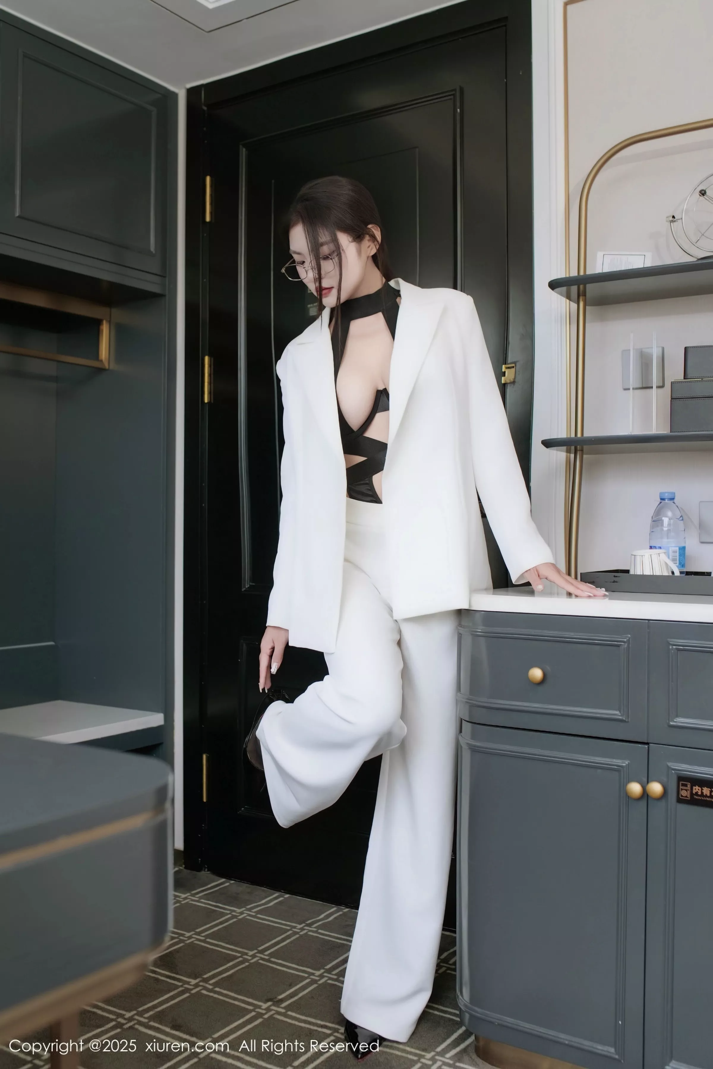 [XiuRen秀人网]第10464期冬安写真 photo 1-2