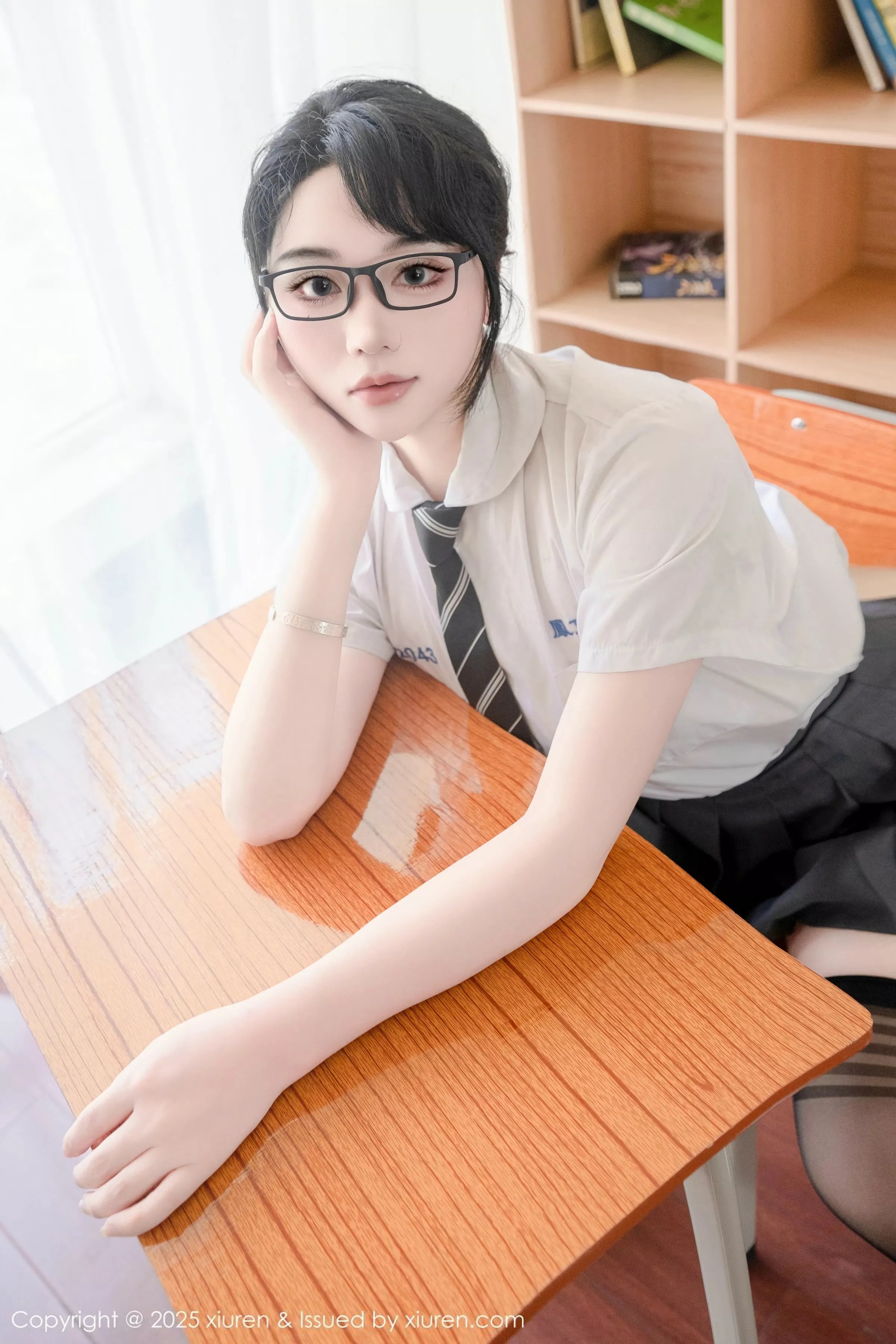 [XiuRen秀人网]第10530期汐汐爱吃草莓写真 photo 1-13