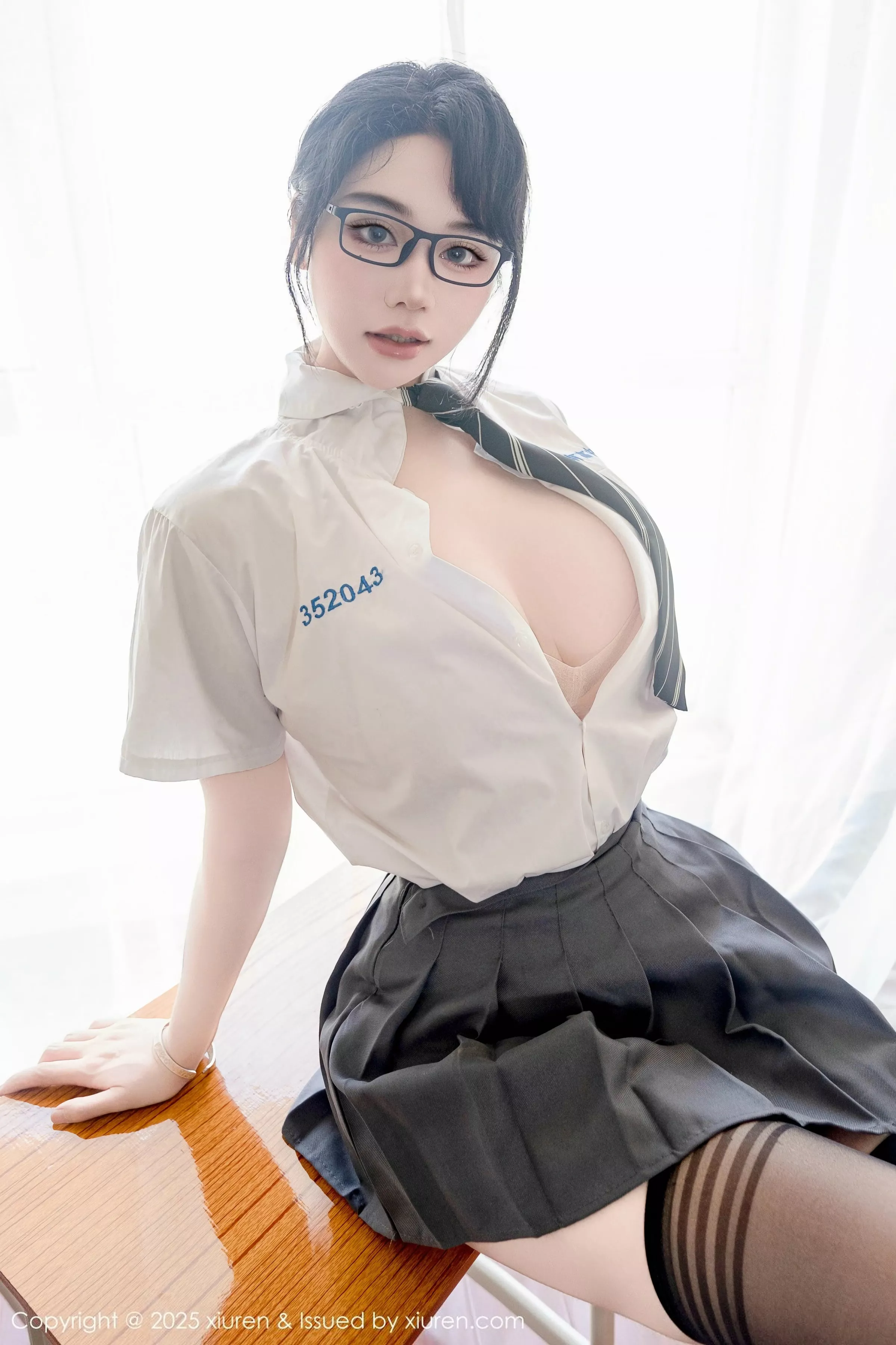 [XiuRen秀人网]第10530期汐汐爱吃草莓写真 photo 1-17