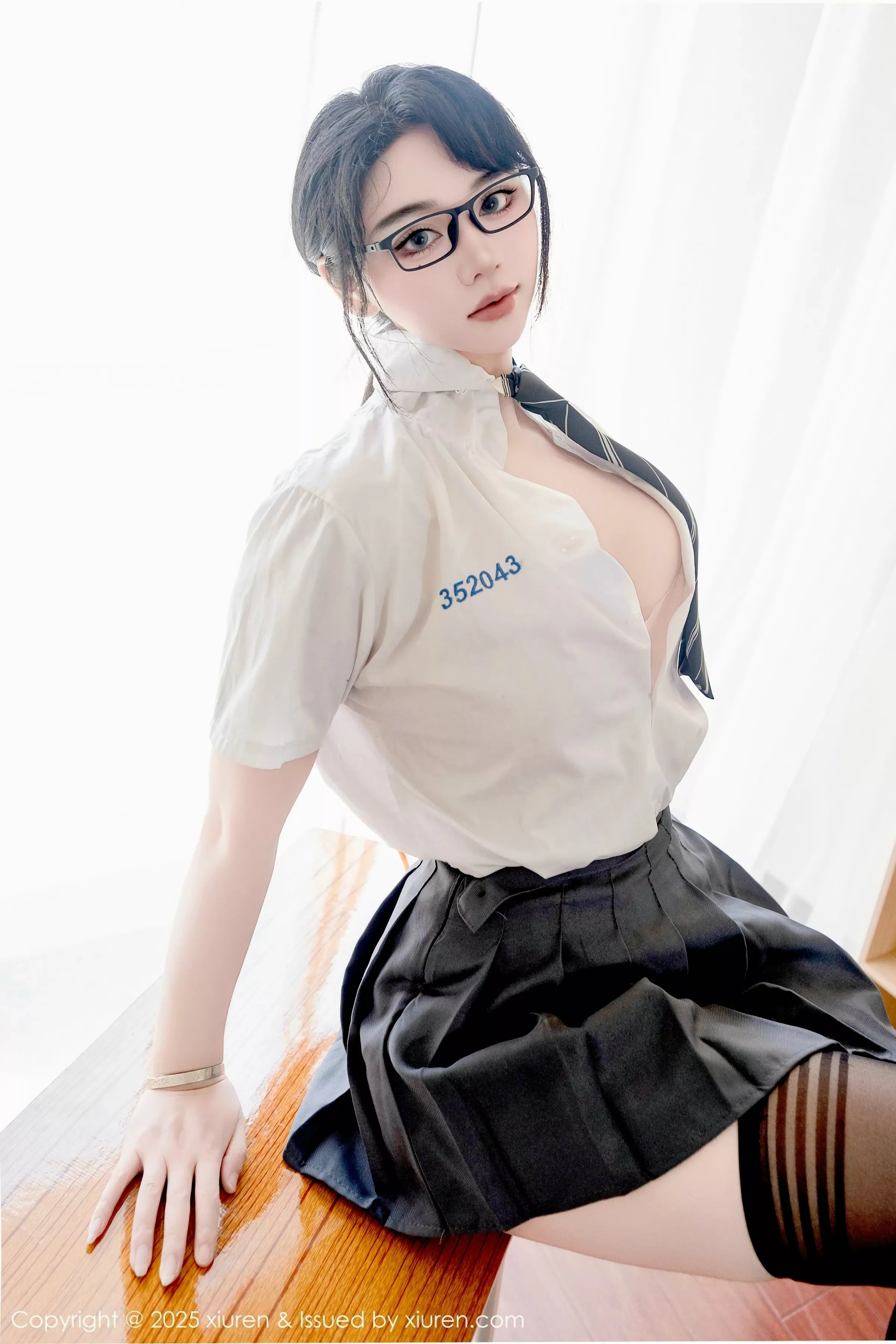 [XiuRen秀人网]第10530期汐汐爱吃草莓写真 photo 1-16