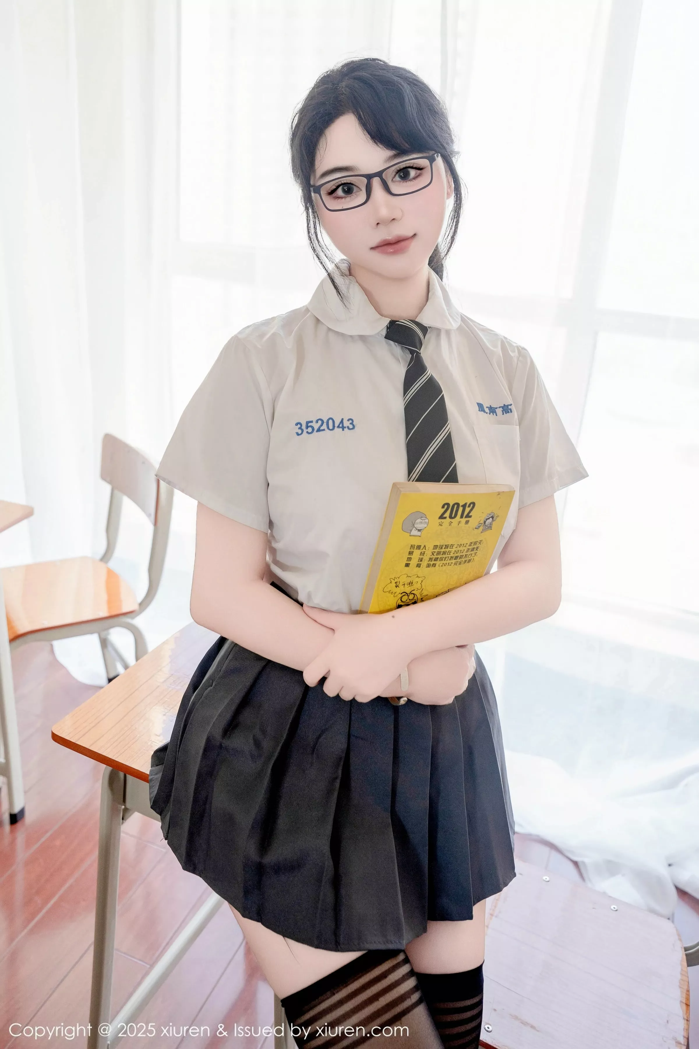 [XiuRen秀人网]第10530期汐汐爱吃草莓写真 photo 1-8