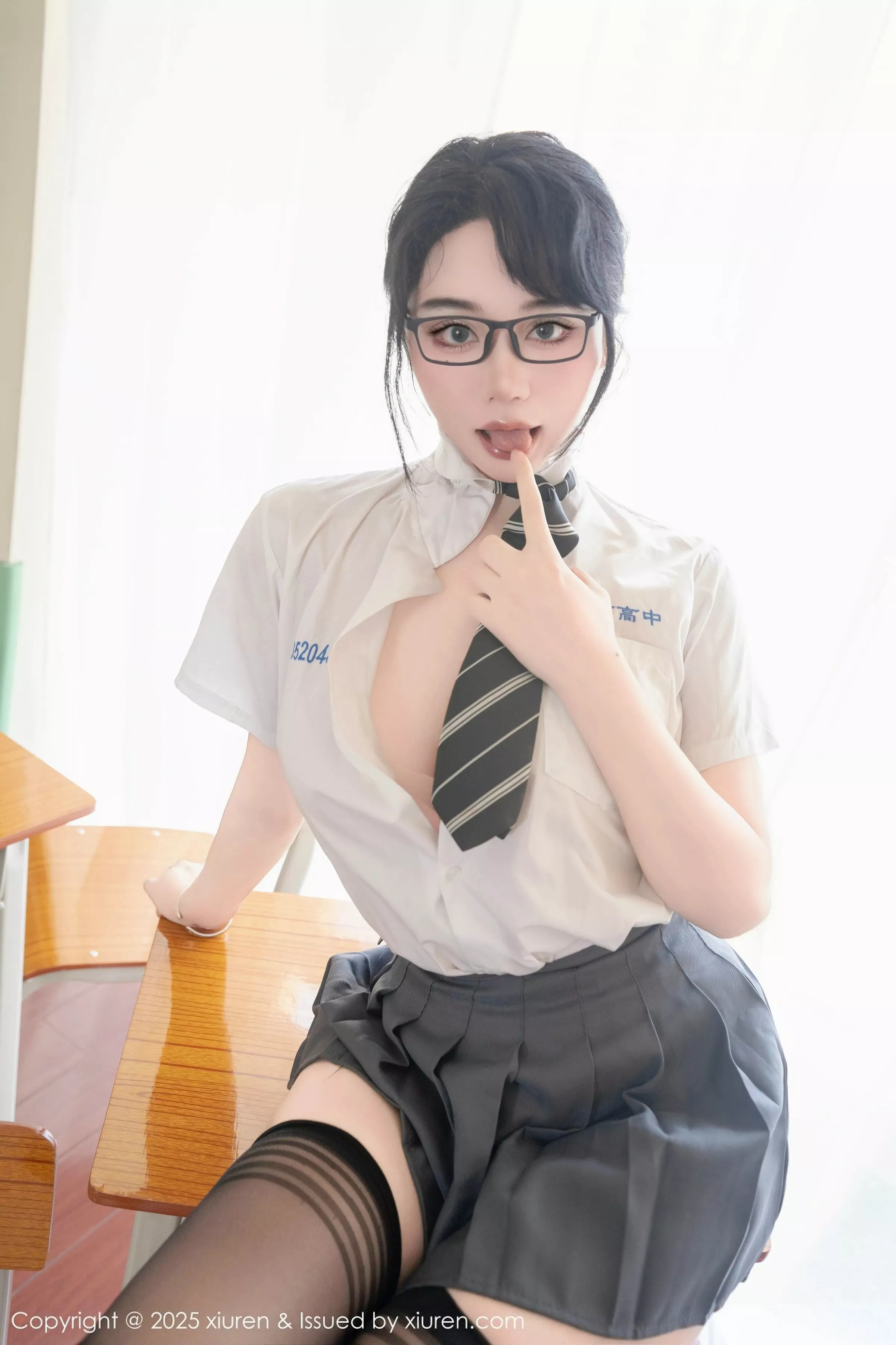 [XiuRen秀人网]第10530期汐汐爱吃草莓写真 photo 2-1