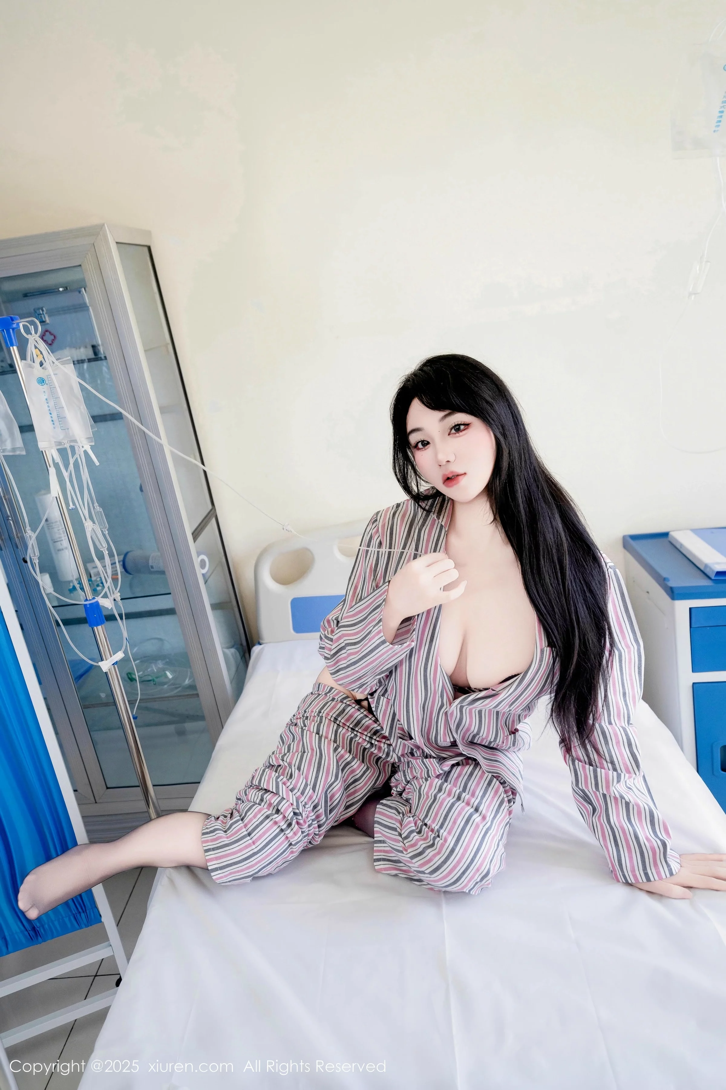[XiuRen秀人网]第10648期汐汐爱吃草莓写真 photo 1-11
