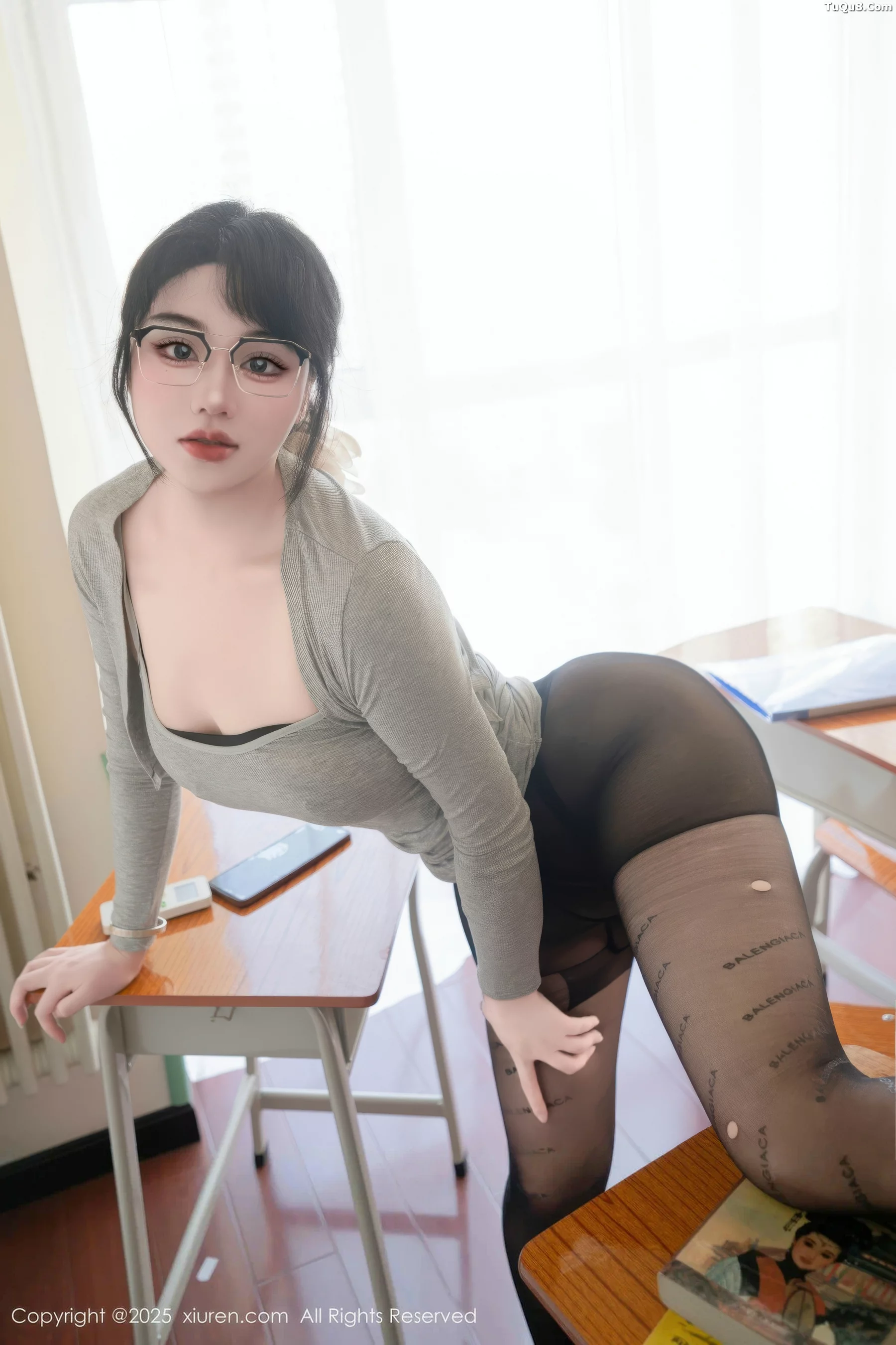 [XiuRen秀人网]第10755期汐汐爱吃草莓写真 photo 2-0