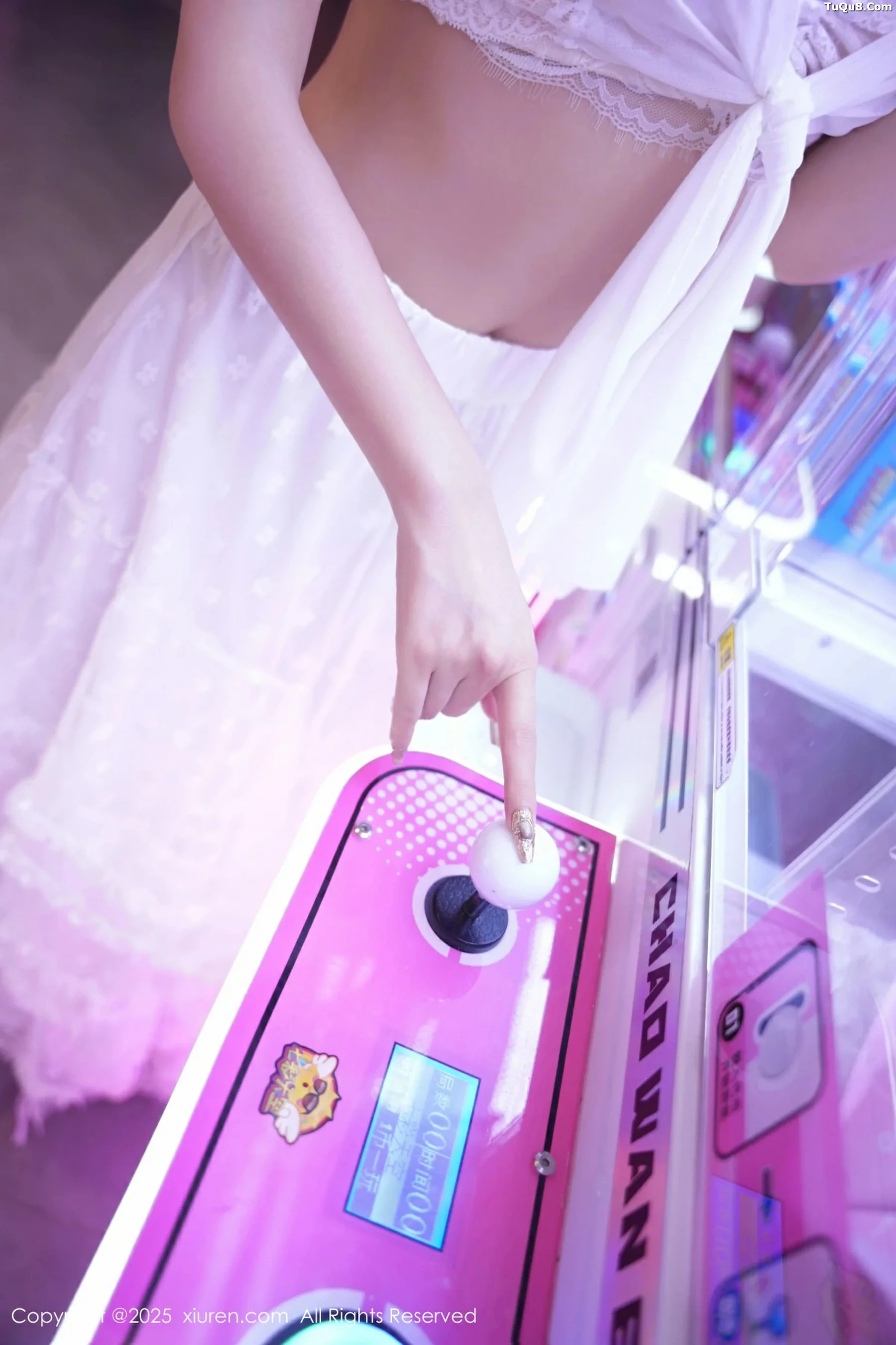 [XiuRen秀人网]第10791期拍黄瓜写真 photo 1-9