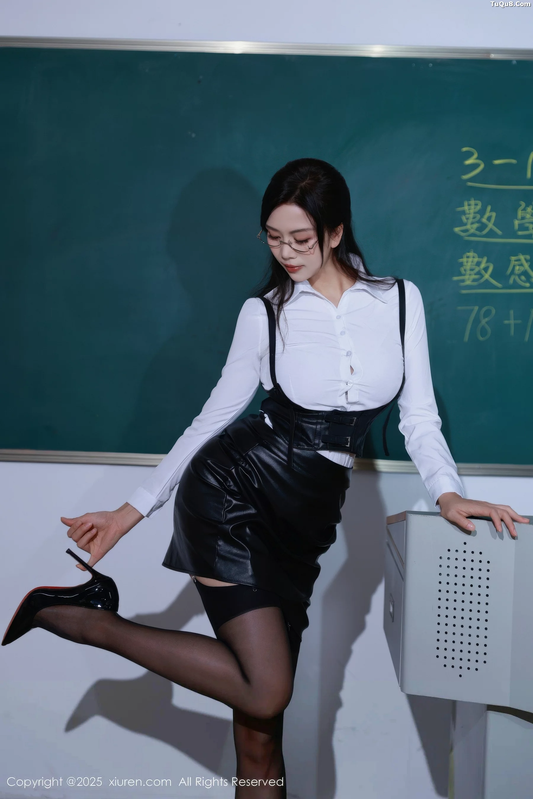 [XiuRen秀人网]第10846期玫瑰我爱你写真 photo 1-5