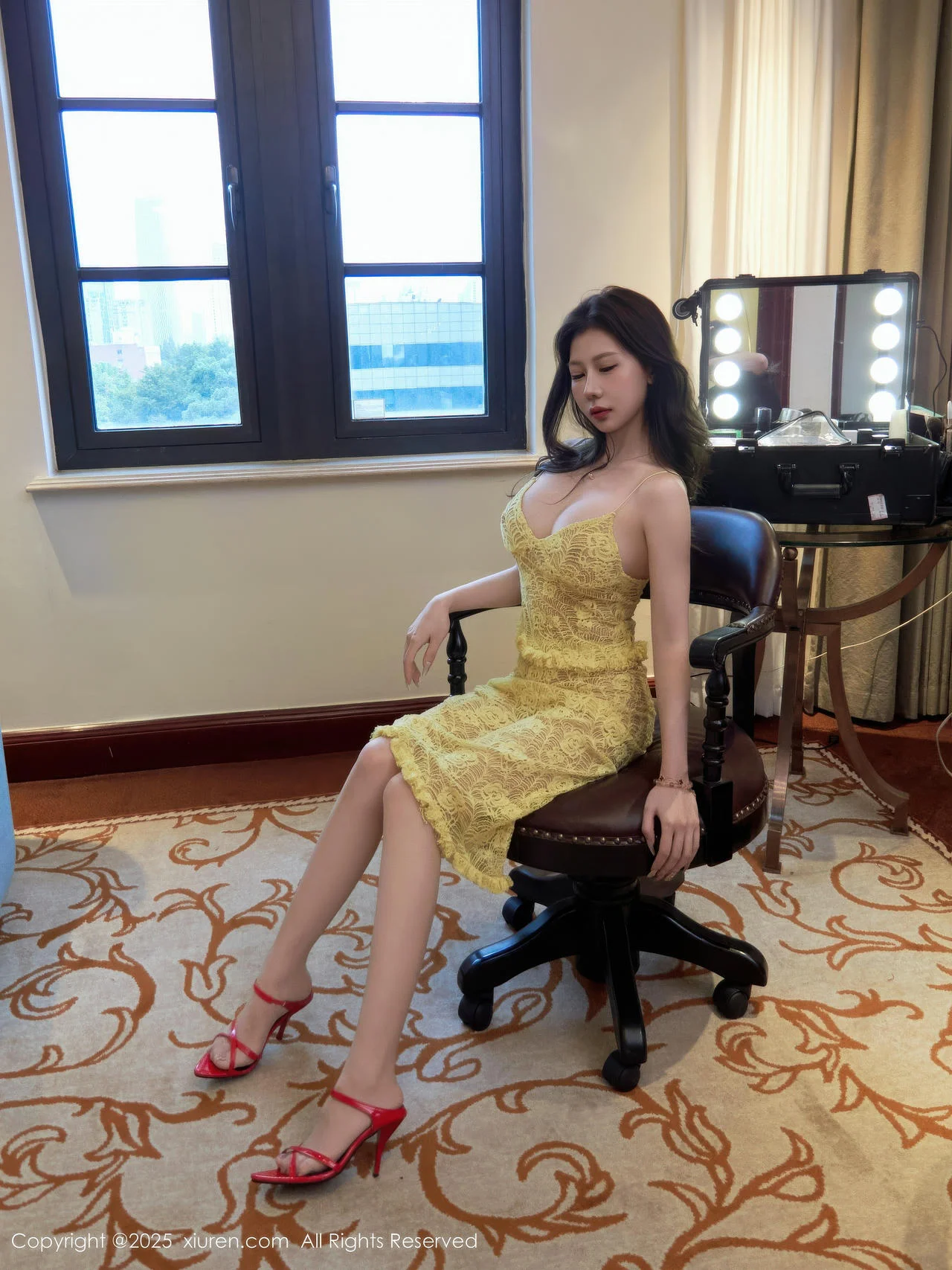 [XiuRen秀人网]第10879期尹甜甜写真 photo 1-4