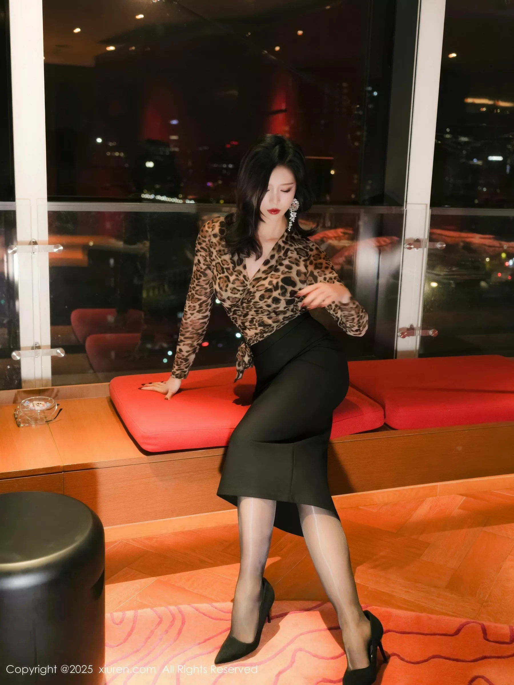 [XiuRen秀人网]第10901期玫瑰我爱你写真 photo 1-6