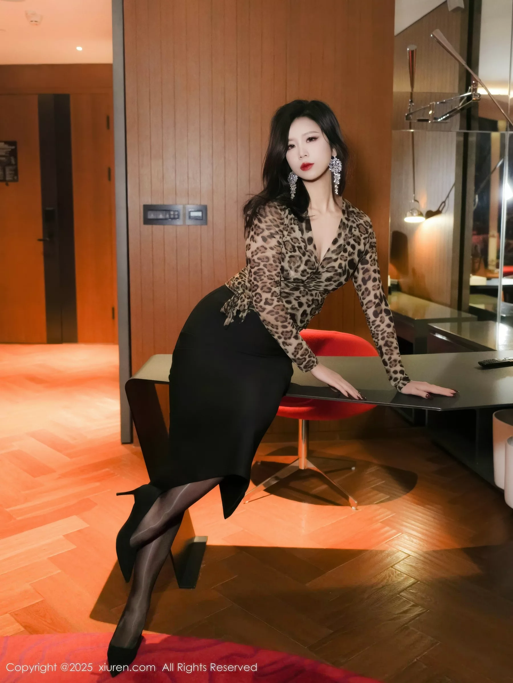 [XiuRen秀人网]第10901期玫瑰我爱你写真 photo 1-4