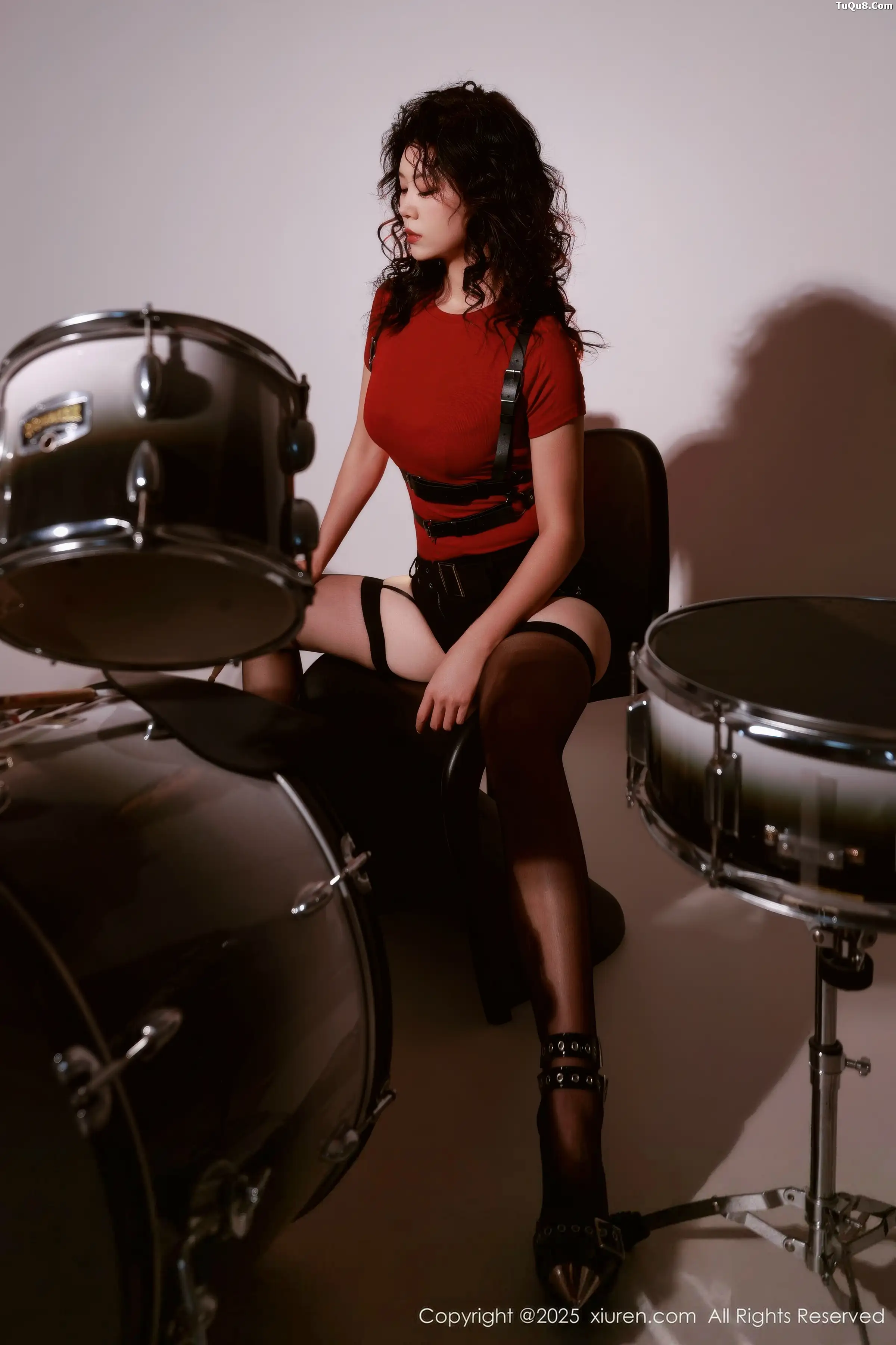 [XiuRen秀人网]第11066期玫瑰我爱你写真 photo 1-12