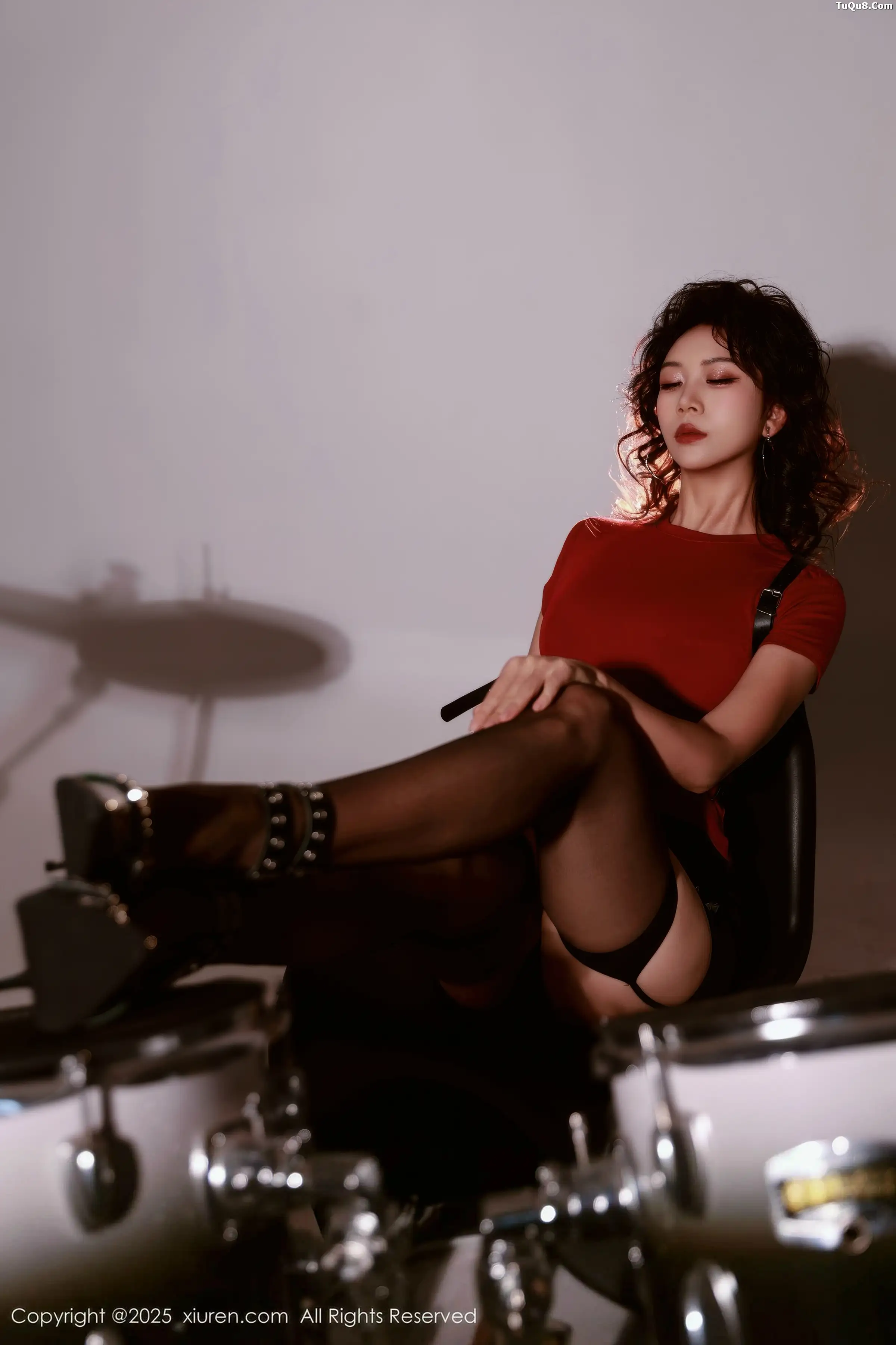 [XiuRen秀人网]第11066期玫瑰我爱你写真 photo 1-8