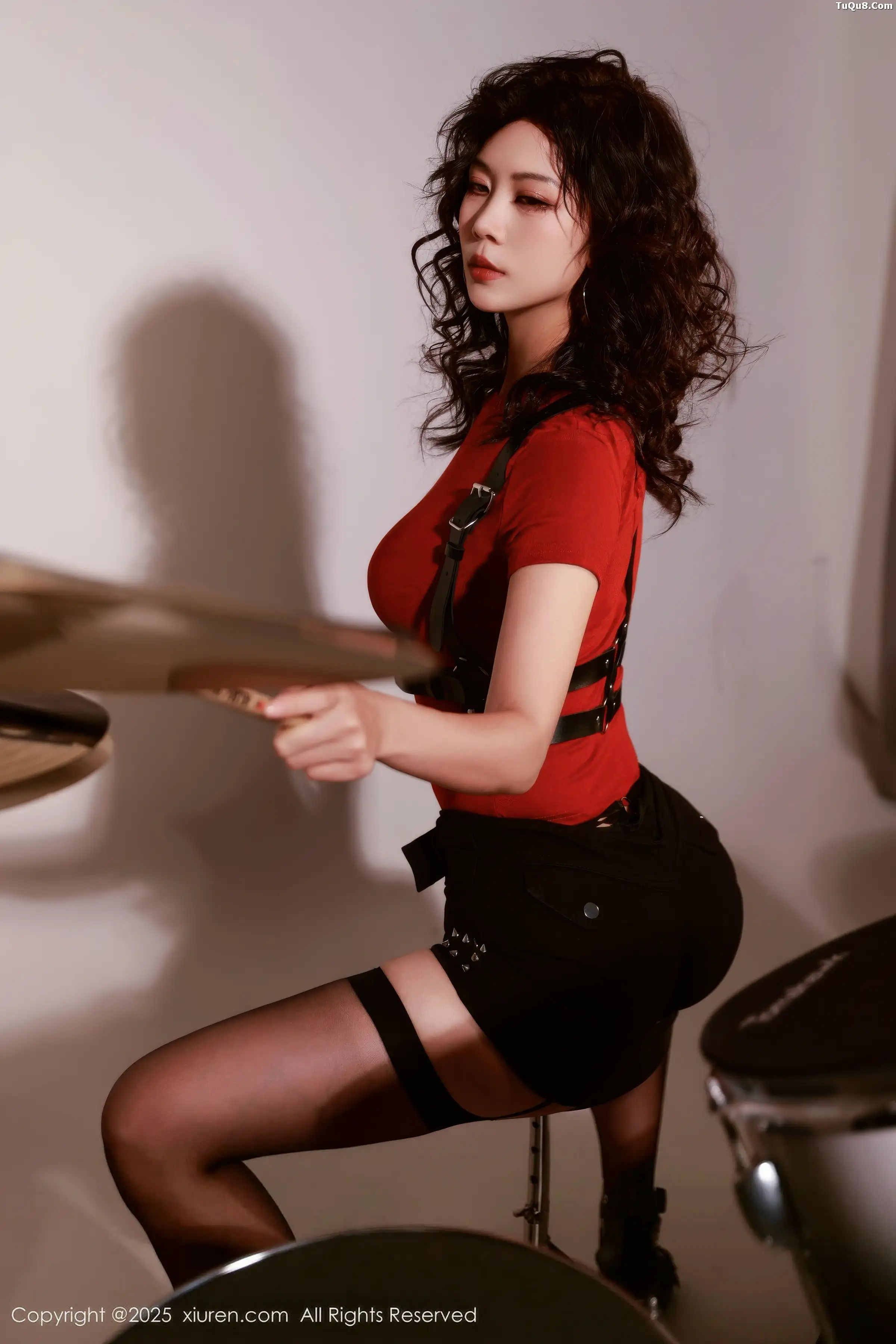 [XiuRen秀人网]第11066期玫瑰我爱你写真 photo 1-13