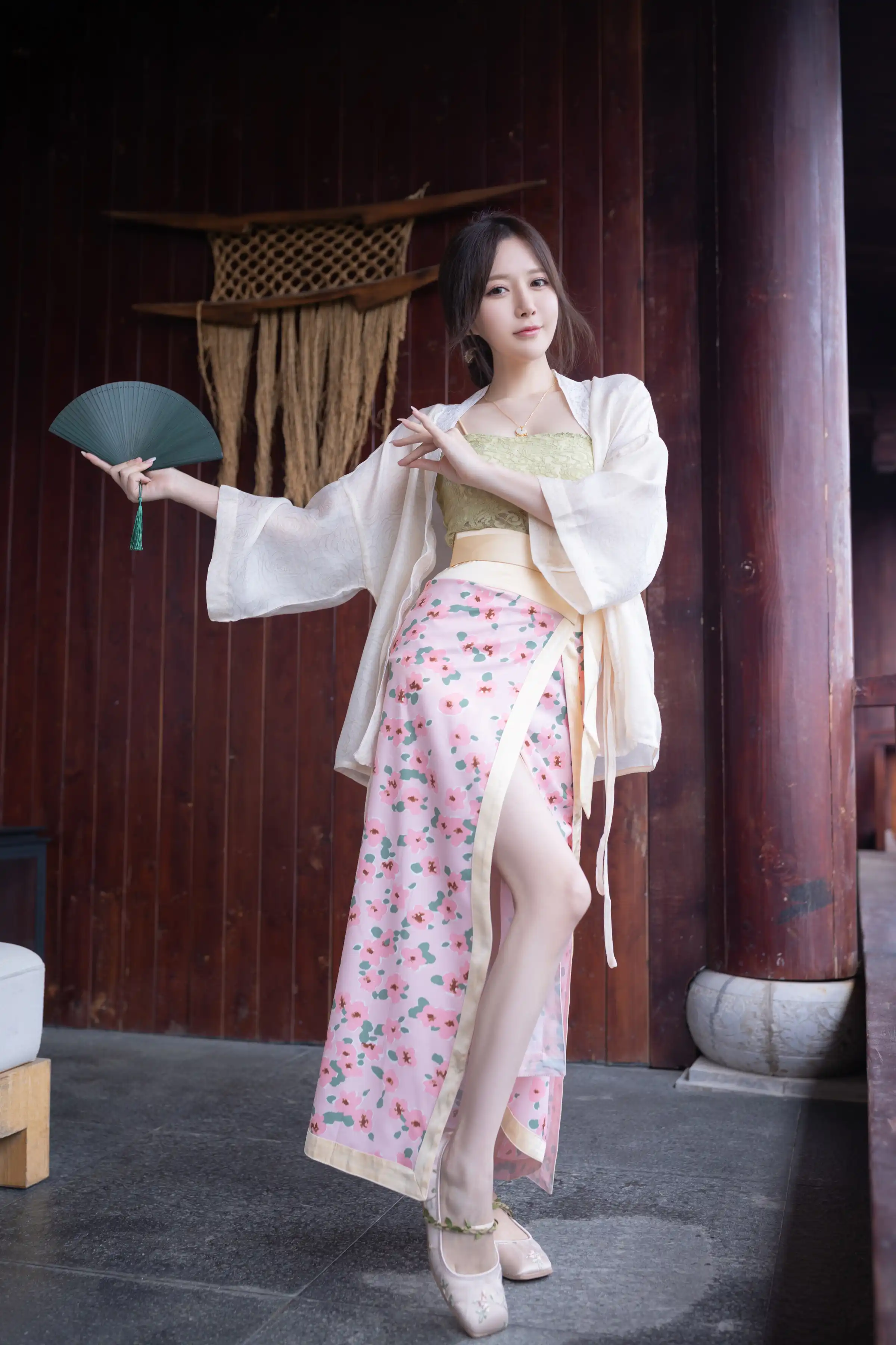 [XiuRen秀人网]第FW0009期鱼子酱写真 photo 1-4